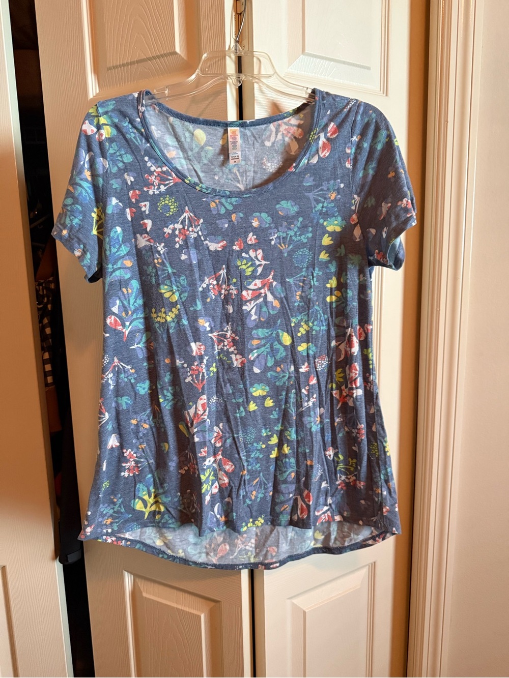 LuLaRoe Blue Floral Scoop-Neck Short Sleeve Tee